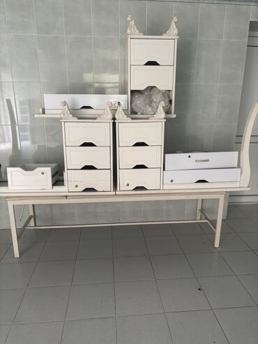Salon masaları: İşlənmiş, Manikür üçün masa, Güzgülü