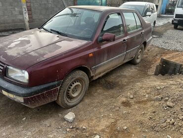 mitsubishi galant машина: Volkswagen Vento: 1993 г., 1.8 л, Механика, Бензин, Седан