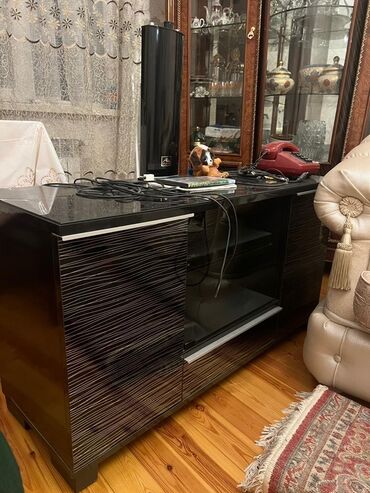 TV altlığı: Düz TV altlığı, Polkalı, Taxtalı