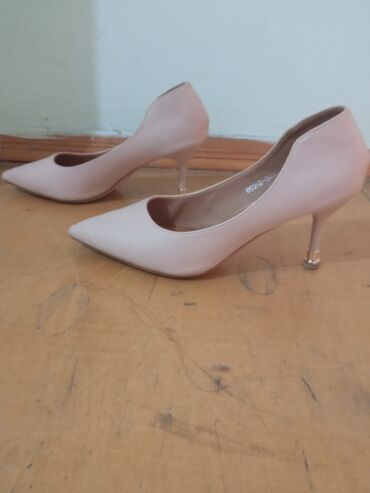 eqa shoes qarayev unvan: Tuflilər, Ölçü: 38.5, rəng - Bej, İşlənmiş
