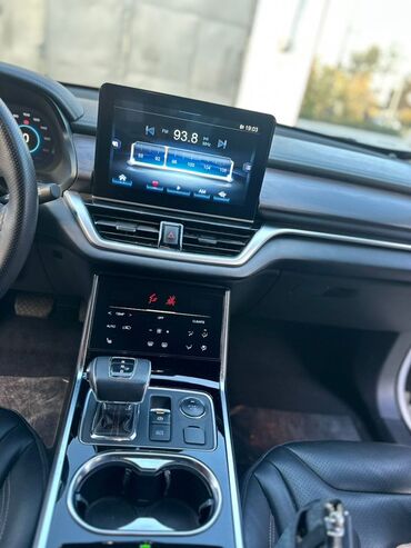 Другие автомобили: Электромобиль кроссовер (белый цвет кузова). Ключевые особенности: - — 7