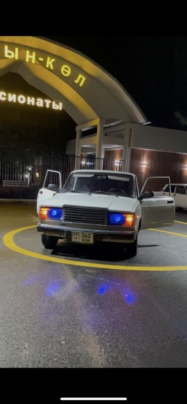 дом на колесах авто: ВАЗ 2107, седан, белый цвет. Классический кузов, 4 двери