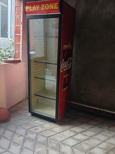 Kommersiya içki soyuducusu – şüşə qapılı, vitrin tipli model. - Brend