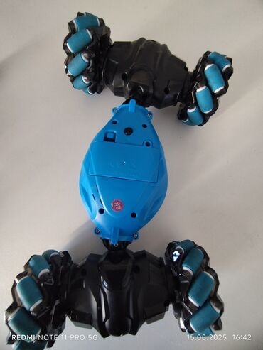 Oyuncaqlar: Mavi və qara rənglərdə olan bu akrobat avtomobili həm uzaqdan — 11