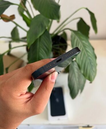 Apple iPhone: IPhone 13, Midnight, Face ID — 4