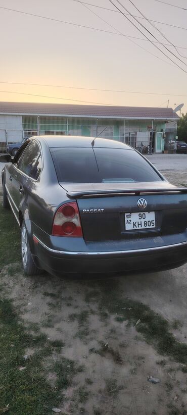 Volkswagen: Volkswagen Passat: 1.8 l | 2001 il Sedan — 6