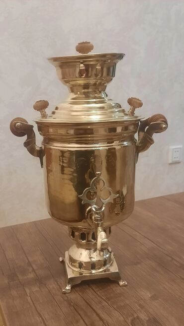 Şitillər: Məhsul: Misin samovar Təsvir:antikvar,19 cu əsr, 1,5 lt lik, yeni