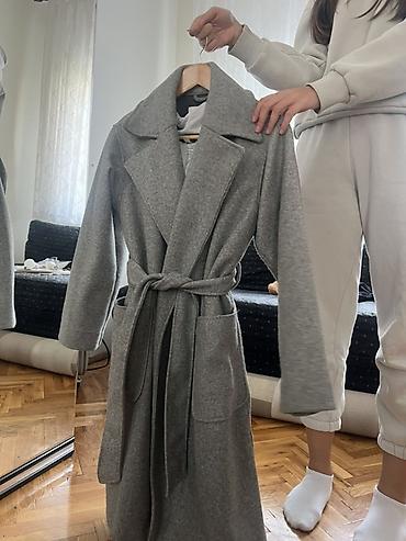 kaisevi mona zenski: Sivi ženski kaput sa pojasom - Klasičan kroj sa širokim reverima - — 2