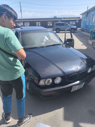 бмв 34 автомобиль: Классический седан BMW 5 серии (E34) черного цвета с люком на крыше