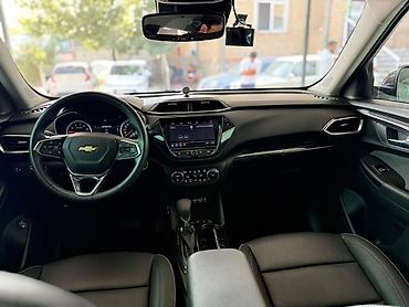 бюджетные авто: Chevrolet Trailblazer: 2022 г., 1.3 л, Автомат, Бензин, Кроссовер — 5
