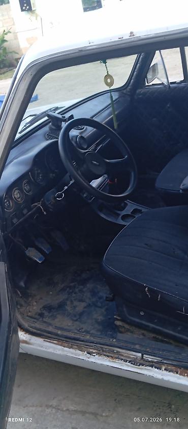 turbo.az vaz 2106 satisi: VAZ 2103, ağ rəng, klassik sedan. Xarici görünüş: - Xrom qabaq və — 4