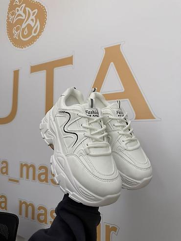 uzun corab: Ağ rəngli uniseks krossovkalar - Dizayn: “dad shoes”/chunky siluet — 1