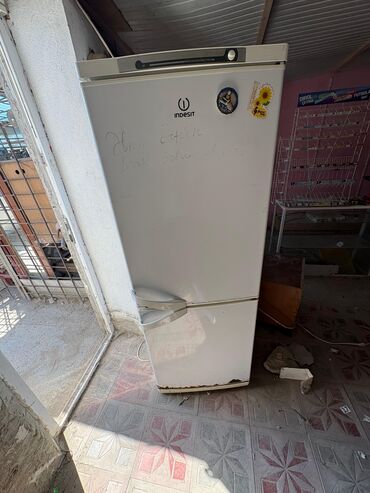 Mikserlər: İşlənmiş 2 qapılı Indesit Soyuducu Satılır, rəng - Ağ