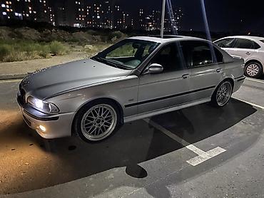 BMW: BMW 5 Series E39 sedan – gümüşü rəngli, 4 qapılı. Yaxşı vəziyyətdədir — 2