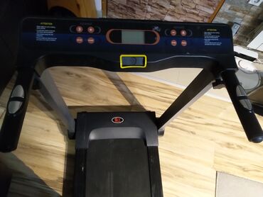 Trake za trčanje: Traka za trčanje (električna) - Kompaktna kućna traka sa LCD — 6