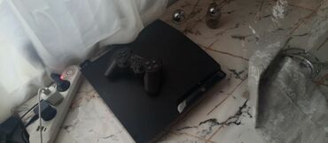 video reqstrator: Sony PlayStation 3 Slim oyun konsolu - Rəng: qara, kompakt “Slim”