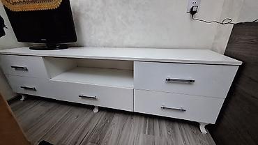 hamam ref: Ağ rəngli TV stendi / media konsolu - Minimalist dizayn, parlaq səth — 2
