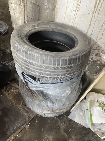 Шины: Шины 205 65 R15 94H
Состояние чуть ниже среднего 
3500