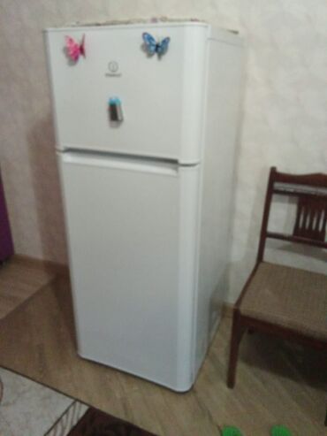 soyuducular ikinci el: Indesit iki qapılı soyuducu - Üst bölmə: dondurucu - Alt bölmə: əsas