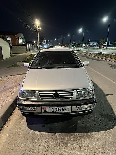 Volkswagen Vento: 1993 г., 1.8 л, Механика, Бензин, Седан at lalafo.kg Volkswagen Vento: 1993 г., 1.8 л, Механика, Бензин, Седан