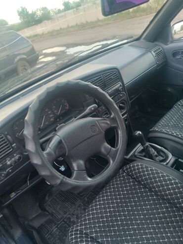 Volkswagen: Volkswagen Passat Variant: 1994 г., 1.8 л, Механика, Бензин, Универсал