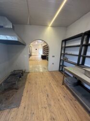 Həyət evləri və villaların satışı: 4 otaqlı, 300 kv. m, Kredit yoxdur, Orta təmir — 24