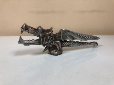 Sikkələr: 2 ci sekil. 10 manat 
3 ci sekil. 25 manat 
4 ci sekil. 30 manat — 8