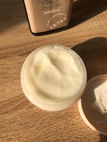 klaç: Anastasiya gel gash ucun 30 man,urban decay fiksator 40 man,mac klac — 8