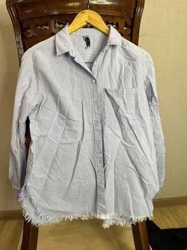 турецкая обувь из натуральной кожи: Свободная рубашка светло‑голубого цвета с длинными рукавами