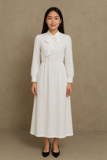 длинное вечернее платье с рукавами: Платье белого цвета с длинными рукавами и завязкой-бантом на