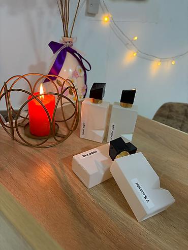 flora by flora parfum: 50 Ml Butun Etirler 13 Azn . Hediyyelik qablaşmada olanlar ise 20 Azn — 10