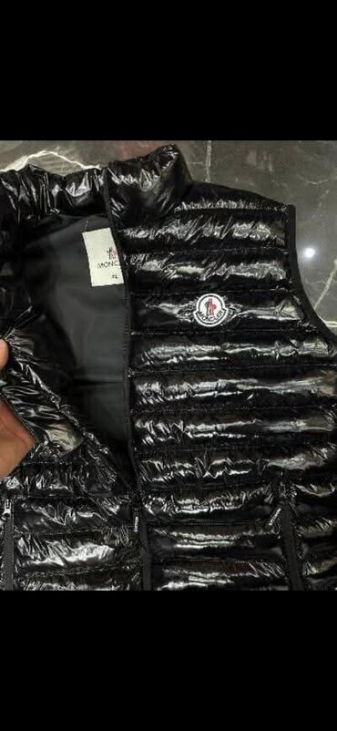 Prsluci: Muski prsluci
S M L XL XXL
Cena 3500 din — 2