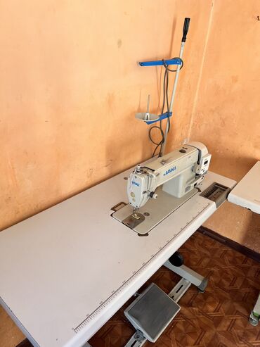 петля машинки: Швейная машина Juki, Полуавтомат