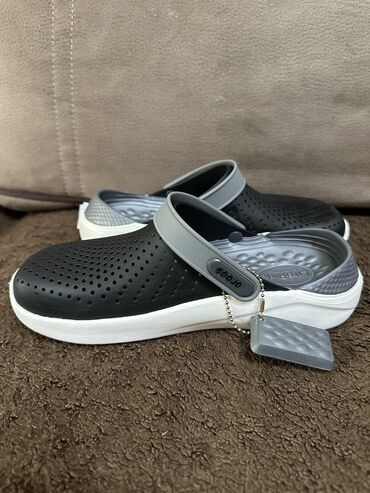 сколько стоит оригинальные кроксы: Босоножки, 37, Crocs, Новый, цвет - Черный, Платная доставка, Самовывоз