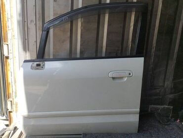 mazda premacy запчасти: Передняя левая дверь Mazda