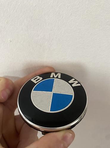 kardan balans: BMW loqolu avtomobil nişanı / emblemi. Dairəvi formalı emblem BMW-nin — 6