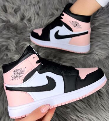 Patike: Jordan air 1 duboke jordanke

Novo
Brojevi 36 do 40 — 9