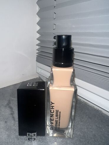fatimə duxusu: Tonal krem, Givenchy, Yeni