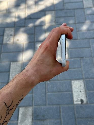 iphone 17 qiyməti: IPhone 17, 256 GB, Ağ, Face ID — 3