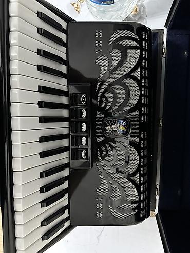 Аккордеоны: Сатылат Привозной Германский Аккордеондор кара кызыл тустору менен — 28