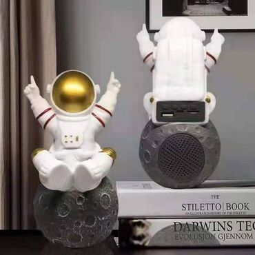 bt speaker: Astronavt formalı gümüş rəngli portativ bluetooth dinamik Portativ