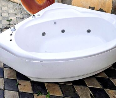 pencere şekilleri: Künc tipli hidromassaj vannası - Forma: üçbucaq/künc yerləşdirmə