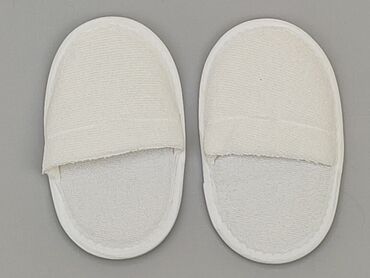 kapcie z usztywnioną piętą: Slippers 28, New