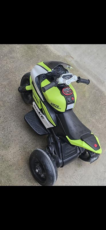 yamaha r3: Uşaq üçün elektrikli üçtəkərli motosiklet - Model üzərində yazılar — 3