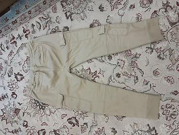 qar geyimi: Bej rəngli kişi kargo şalvarı - Model: kargo/jogger hibrid - — 2