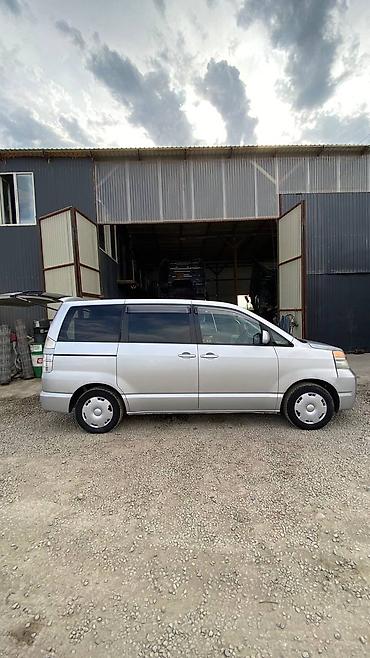 Toyota: Toyota Voxy: 2003 г., 2 л, Автомат, Бензин, Минивэн — 4