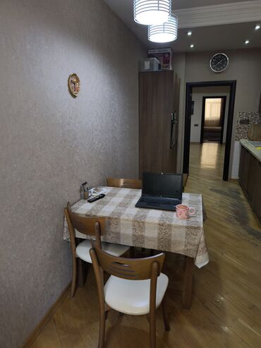 Uzunmüddətli kirayə mənzillər: Geniş və işıqlı mənzil Satilir - Planlama: geniş dəhliz, böyük yataq — 19