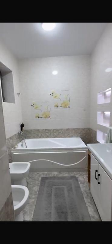 Продажа коттеджей и домов: Продается двухэтажный жилой дом с придомовой территорией и удобным — 18