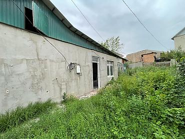 меняю доплатой мне: Срочно Продаю дом в Бишкеке. Ранее был швейным цехом. Просторные — 6