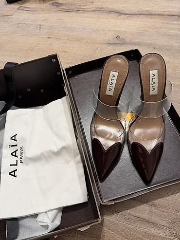 бу чехлы: Alaïa Paris — мюли с прозрачными ремнями и острым носком - Модель — 1
